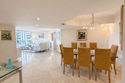 Condo in Aventura, Florida, 3 bedrooms № 2076381 - photo 5