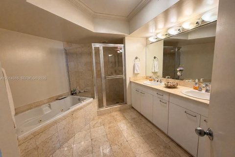 Condo in Aventura, Florida, 3 bedrooms № 2076381 - photo 13