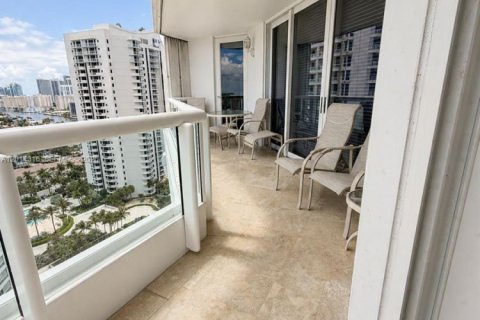Condo in Aventura, Florida, 3 bedrooms № 2076381 - photo 19