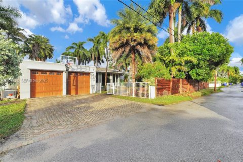 Купить виллу или дом в Холливуд, Флорида 4 спальни, 234.95м2, № 2034265 - фото 3