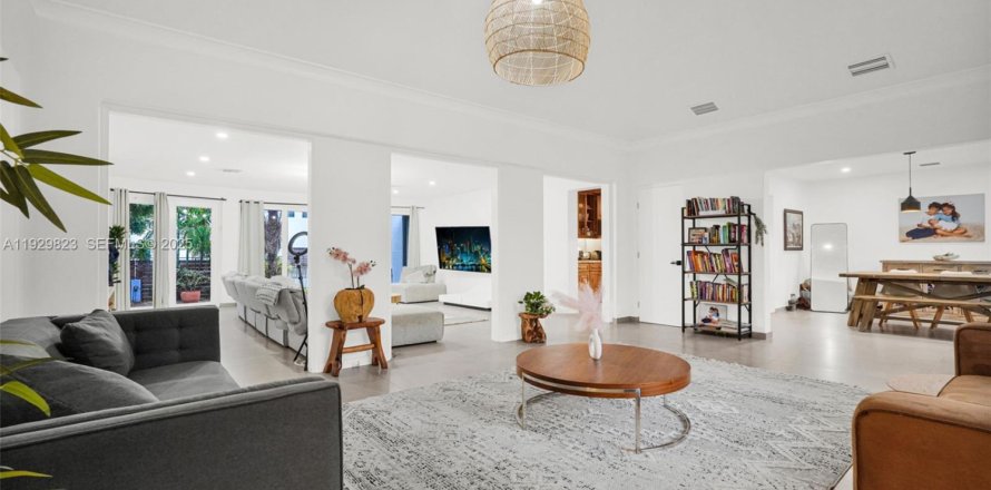 Дом в Холливуд, Флорида 4 спальни, 234.95м2 № 2034265