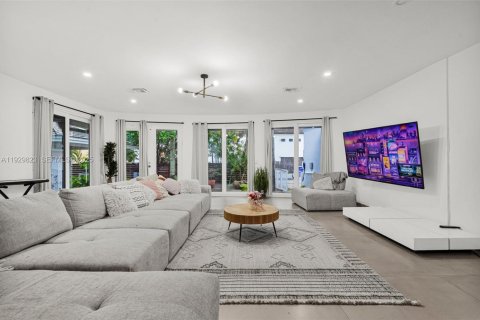 Купить виллу или дом в Холливуд, Флорида 4 спальни, 234.95м2, № 2034265 - фото 17