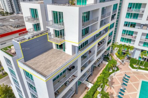 Condominio en venta en Miami, Florida, 2 dormitorios, 126.35 m2 № 1977115 - foto 11