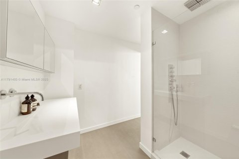 Condominio en venta en Miami, Florida, 2 dormitorios, 126.35 m2 № 1977115 - foto 24