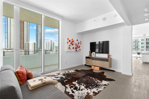 Condominio en venta en Miami, Florida, 2 dormitorios, 126.35 m2 № 1977115 - foto 4