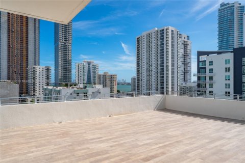 Condominio en venta en Miami, Florida, 2 dormitorios, 126.35 m2 № 1977115 - foto 13