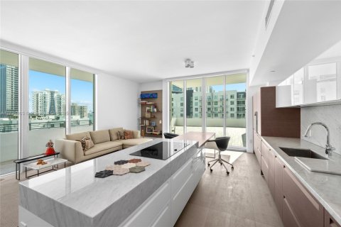Condominio en venta en Miami, Florida, 2 dormitorios, 126.35 m2 № 1977115 - foto 17