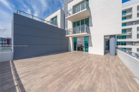 Condominio en Miami, Florida, 2 dormitorios  № 1977115