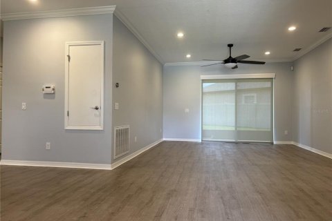 House in Winter Haven, Florida 4 bedrooms, 256.69 sq.m. № 2227965 - photo 2
