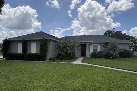 House in Winter Haven, Florida 4 bedrooms, 256.69 sq.m. № 2227965