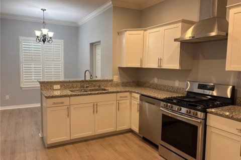 House in Winter Haven, Florida 4 bedrooms, 256.69 sq.m. № 2227965 - photo 9