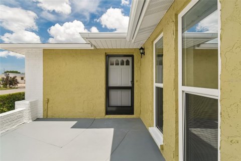 Villa ou maison à vendre à Port Richey, Floride: 2 chambres, 133.78 m2 № 2195761 - photo 2