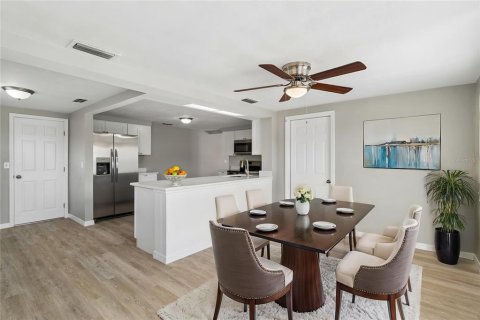 Villa ou maison à vendre à Port Richey, Floride: 2 chambres, 133.78 m2 № 2195761 - photo 6