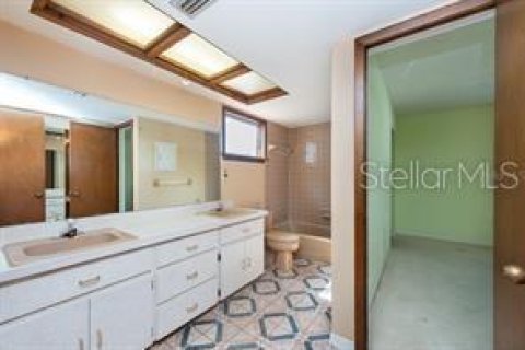 House in Clearwater, Florida 4 bedrooms, 334.17 sq.m. № 1369820 - photo 6