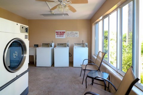 Condo in Oakland Park, Florida, 1 bedroom  № 2251172 - photo 15