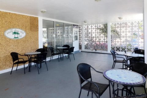 Condo in Oakland Park, Florida, 1 bedroom  № 2251172 - photo 25