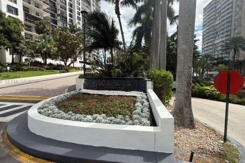 Купить кондоминиум в Майами, Флорида 2 спальни, 135.64м2, № 2033532 - фото 2