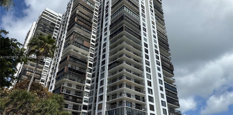 Кондоминиум с 2 спальнями в Майами, Флорида № 2033532