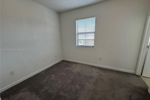 House in Homestead, Florida 3 bedrooms, 123.19 sq.m. № 1931759 - photo 17