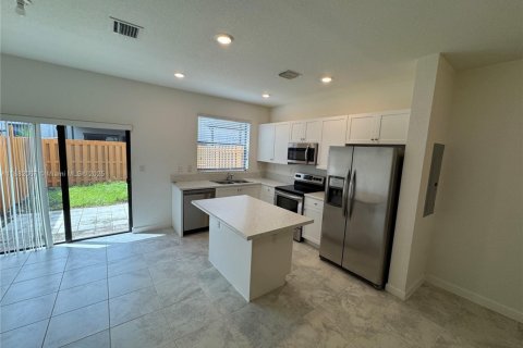 House in Homestead, Florida 3 bedrooms, 123.19 sq.m. № 1931759 - photo 4