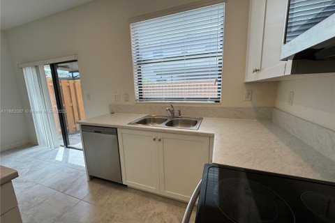 House in Homestead, Florida 3 bedrooms, 123.19 sq.m. № 1931759 - photo 6