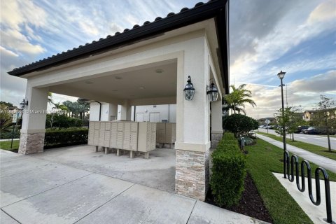 House in Homestead, Florida 3 bedrooms, 123.19 sq.m. № 1931759 - photo 25