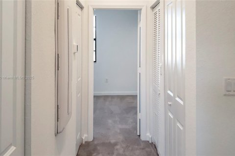 House in Homestead, Florida 3 bedrooms, 123.19 sq.m. № 1931759 - photo 15