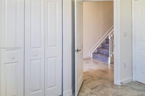 House in Homestead, Florida 3 bedrooms, 123.19 sq.m. № 1931759 - photo 10