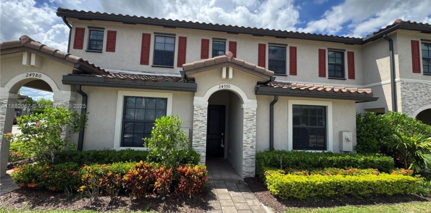 House in Homestead, Florida 3 bedrooms, 123.19 sq.m. № 1931759