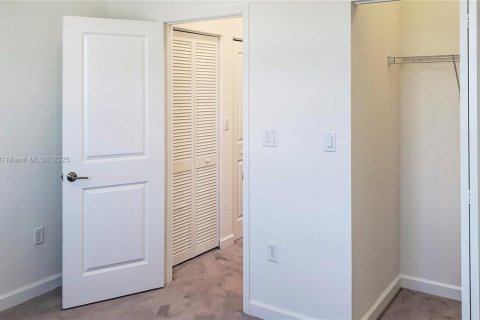 House in Homestead, Florida 3 bedrooms, 123.19 sq.m. № 1931759 - photo 16