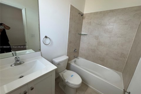 House in Homestead, Florida 3 bedrooms, 123.19 sq.m. № 1931759 - photo 18