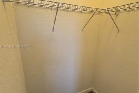 House in Homestead, Florida 3 bedrooms, 123.19 sq.m. № 1931759 - photo 19