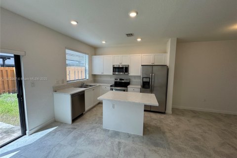 House in Homestead, Florida 3 bedrooms, 123.19 sq.m. № 1931759 - photo 7