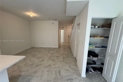 House in Homestead, Florida 3 bedrooms, 123.19 sq.m. № 1931759 - photo 8