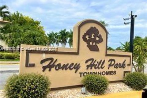 Townhouse in Miami Gardens, Florida 3 bedrooms, 138.52 sq.m. № 1880291 - photo 1