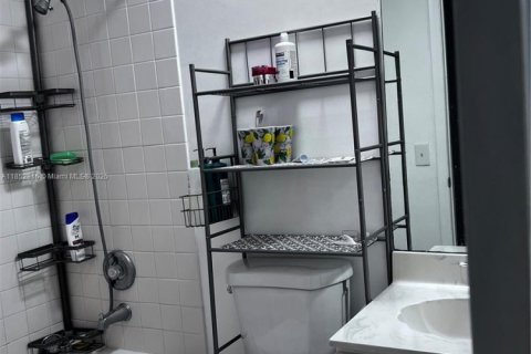 Townhouse in Miami Gardens, Florida 3 bedrooms, 138.52 sq.m. № 1880291 - photo 4
