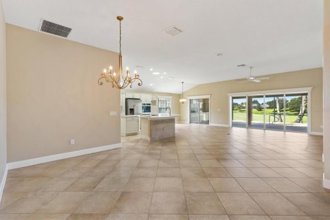 House in The Villages, Florida 3 bedrooms, 203.55 sq.m. № 1902675 - photo 7