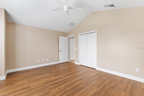 House in The Villages, Florida 3 bedrooms, 203.55 sq.m. № 1902675 - photo 23