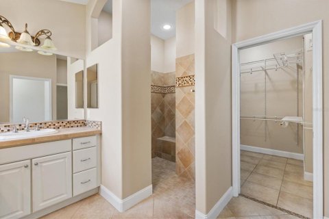 House in The Villages, Florida 3 bedrooms, 203.55 sq.m. № 1902675 - photo 20