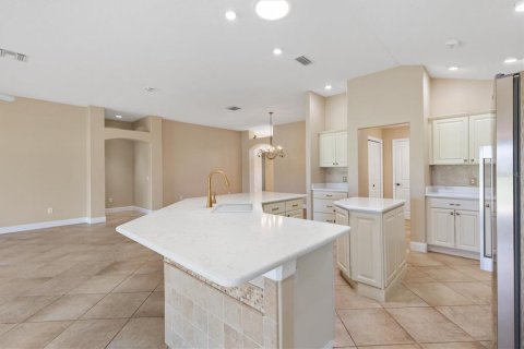 House in The Villages, Florida 3 bedrooms, 203.55 sq.m. № 1902675 - photo 13