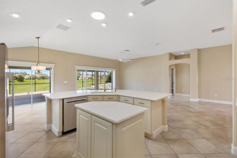 House in The Villages, Florida 3 bedrooms, 203.55 sq.m. № 1902675 - photo 14