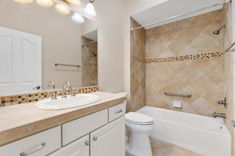 House in The Villages, Florida 3 bedrooms, 203.55 sq.m. № 1902675 - photo 24