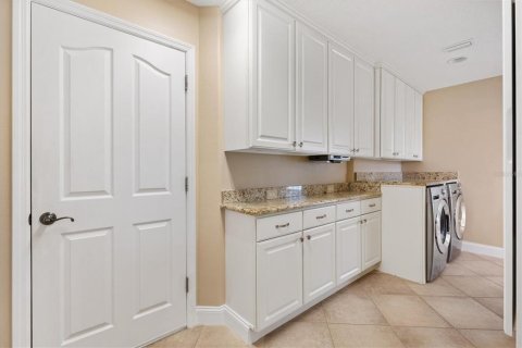 House in The Villages, Florida 3 bedrooms, 203.55 sq.m. № 1902675 - photo 30