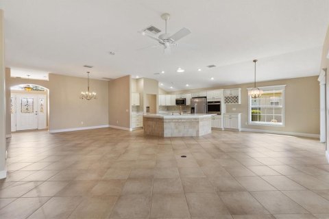 House in The Villages, Florida 3 bedrooms, 203.55 sq.m. № 1902675 - photo 10