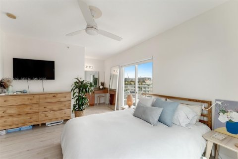 Condo in Miami Beach, Florida, 2 bedrooms  № 2042015 - photo 13
