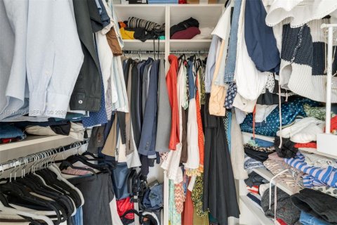 Condo in Miami Beach, Florida, 2 bedrooms  № 2042015 - photo 20