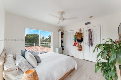 Condo in Miami Beach, Florida, 2 bedrooms  № 2042015 - photo 18