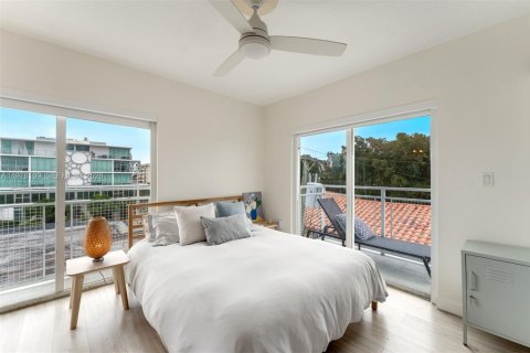 Condo in Miami Beach, Florida, 2 bedrooms  № 2042015 - photo 15