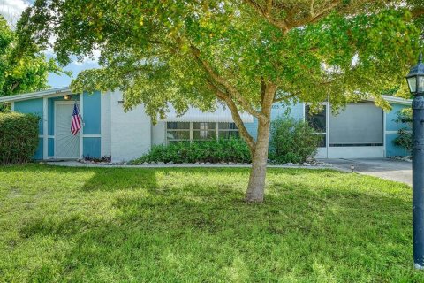 House in Bradenton, Florida 2 bedrooms, 101.91 sq.m. № 1720641 - photo 2