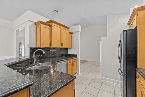 House in Tarpon Springs, Florida 4 bedrooms, 180.79 sq.m. № 1901340 - photo 11